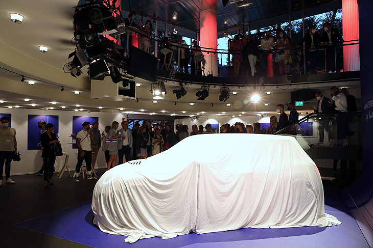 Präsentation des "MINI Strip" by Sir Paul Smith x MINI am 08.09.2021 in München (Photo Gisela Schober  by Getty Images for MINI / PR) 